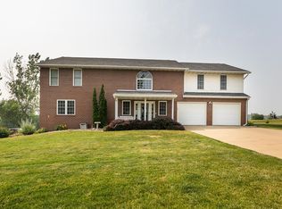 13235 W Clay Dr, Dubuque, IA 52002