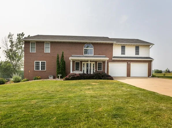 13235 W Clay Dr, Dubuque, IA 52002