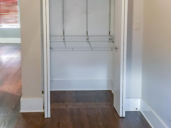 4th image of 3457 N Wolcott Ave #1S