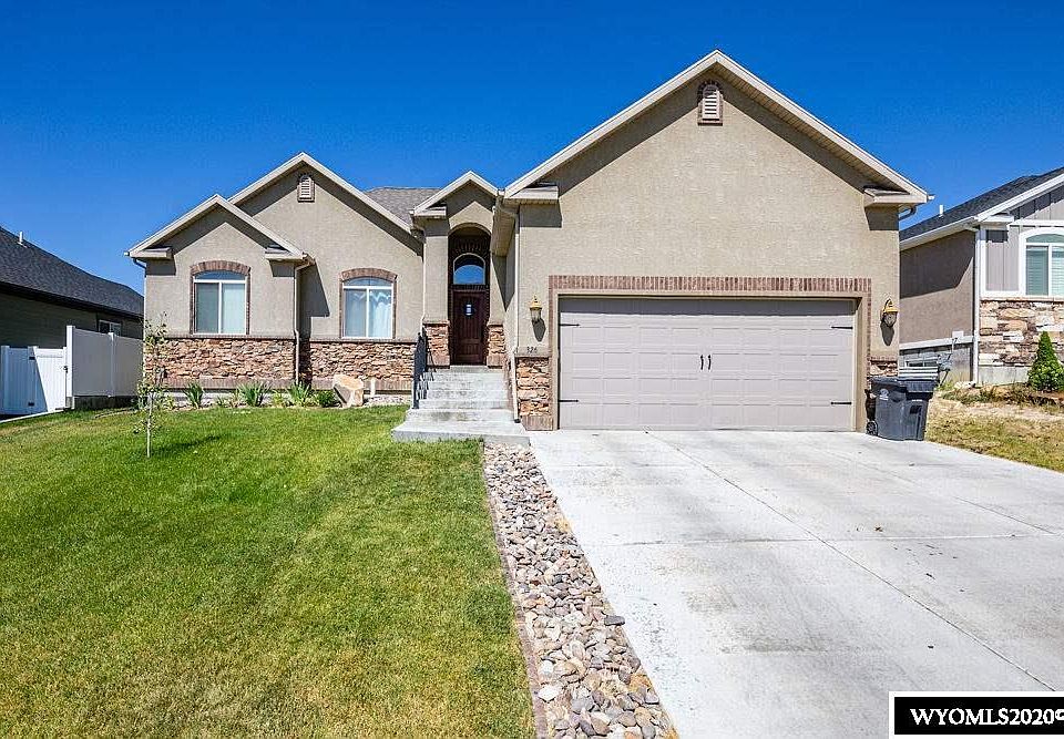 1st image of 326 Flagstone Dr