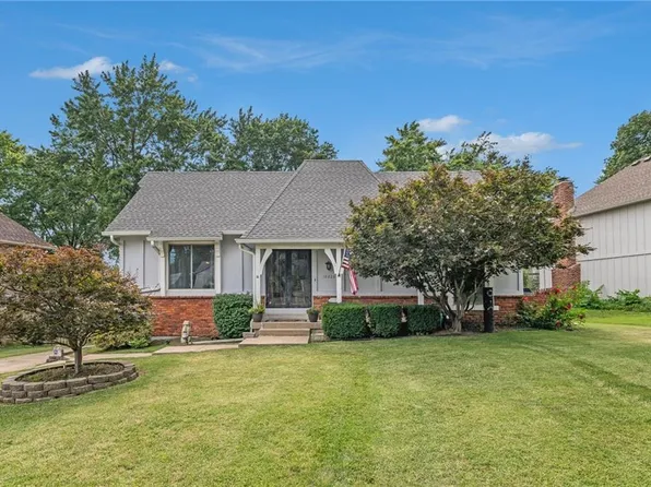 10226 Gillette St, Lenexa, KS 66215