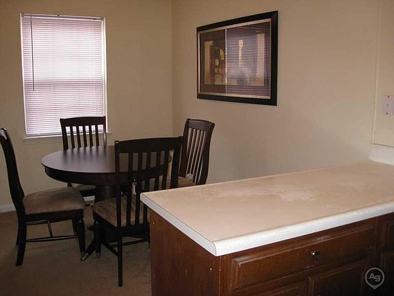 3rd image of 958 Thousand Oaks Dr