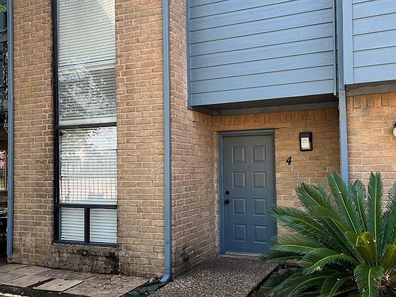 3rd image of 10001 Westpark Dr APT 4