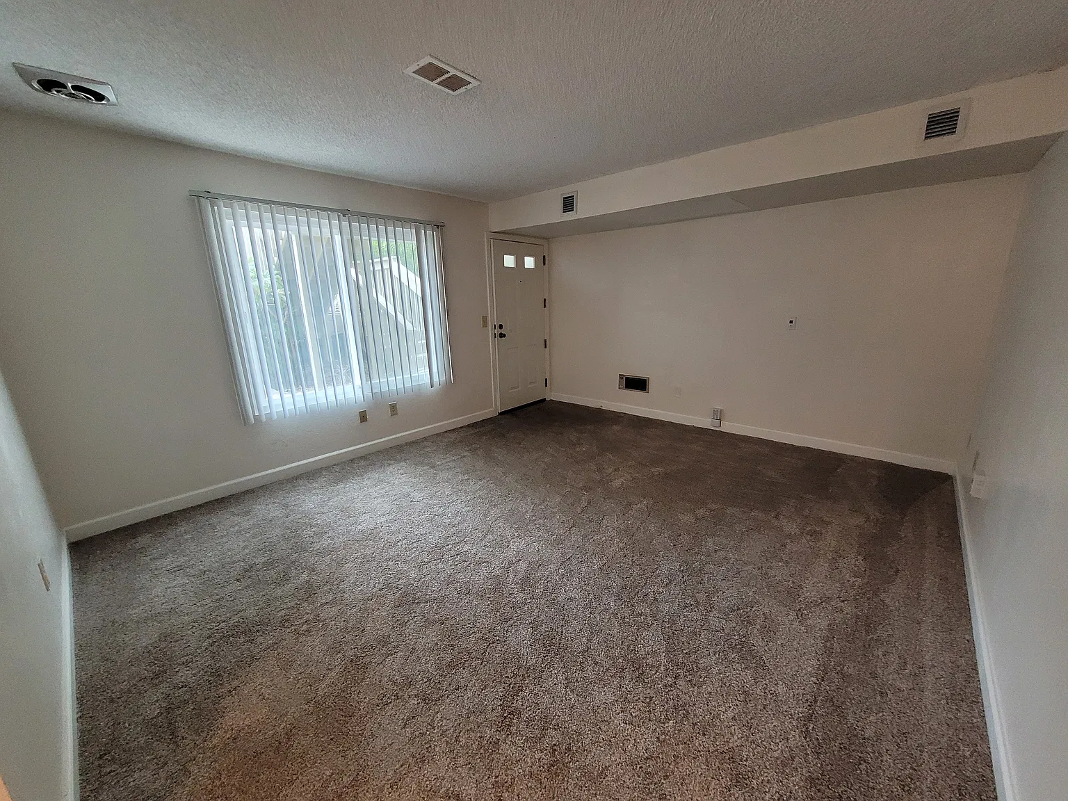 2 bed, 750 sqft, $1,900 — Photo 1