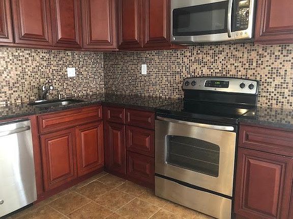 5th image of 5117 Cedar Ave #2
