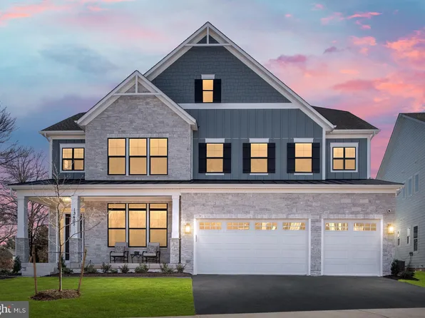 2808 Lake Retreat Dr, Herndon, VA 20171