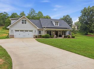 70 Stone Hearth Dr, Cleveland, GA 30528