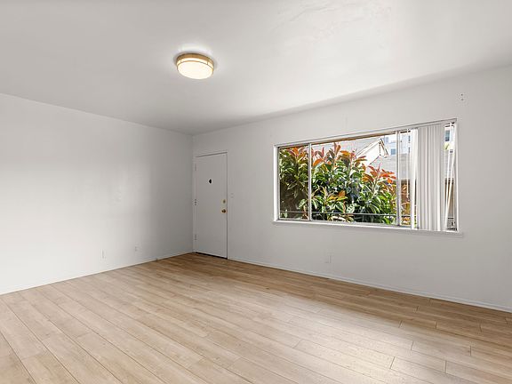 5th image of 501 S Kingsley Dr APT 7