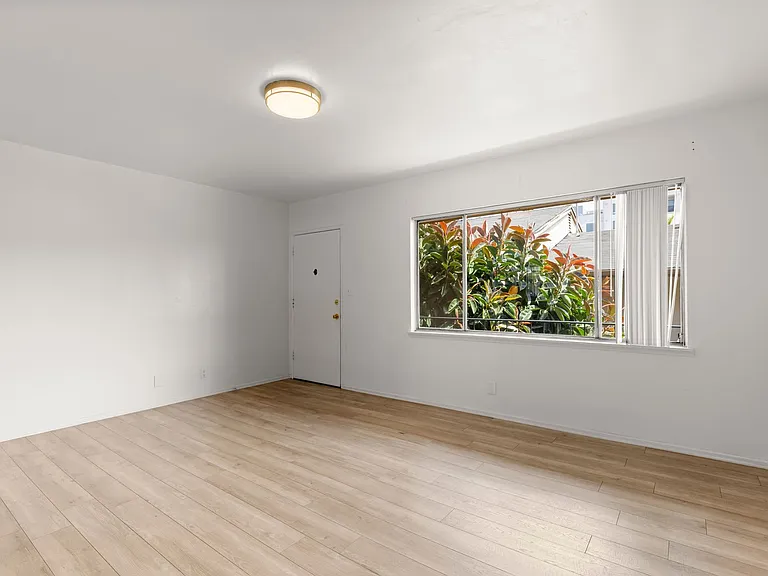 Newly Remodeled Apartments in the Heart of LA — Photo 8