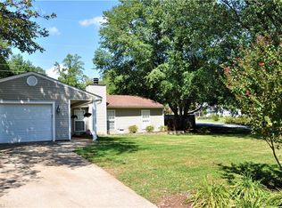 2000 Fawnbrook Dr, Greensboro, NC 27455