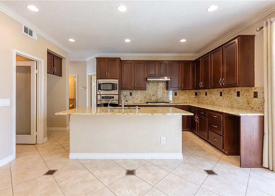 14 Monument Pl