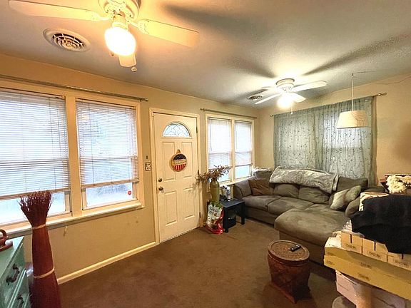 3rd image of 414 E Tampa Ave