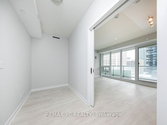 3rd image of 2221 Yonge St #1201