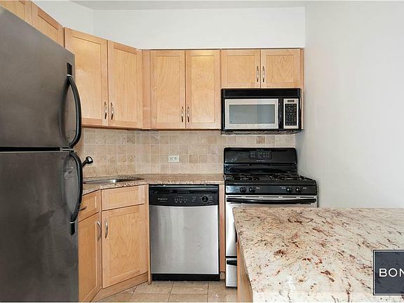 3rd image of 311 E 38th St APT 15E
