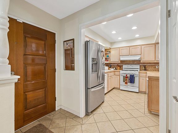 5th image of 2704 S Dayton Street