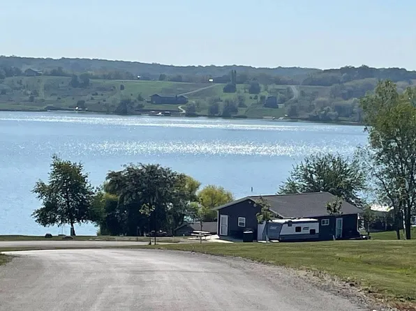 14300 S East View Ct, Moravia, IA 52571
