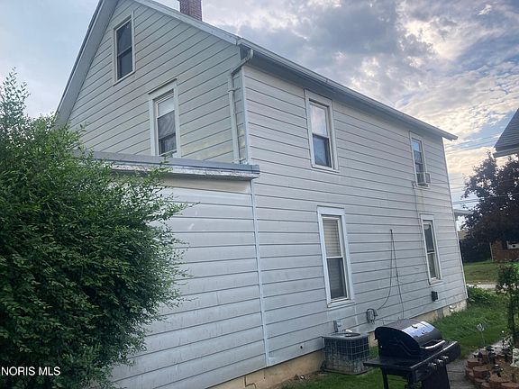 4th image of 502 Short Elm St