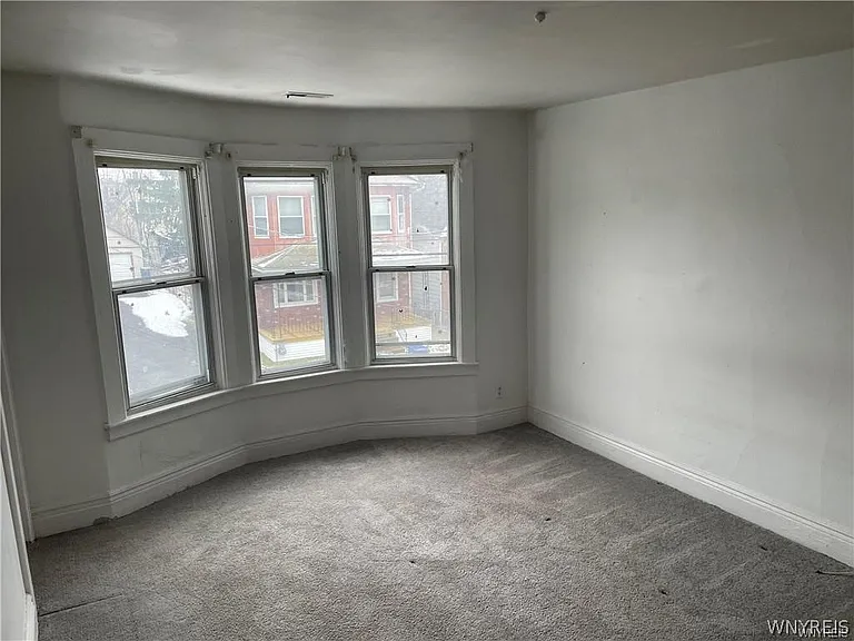 226 Longnecker St — Photo 4