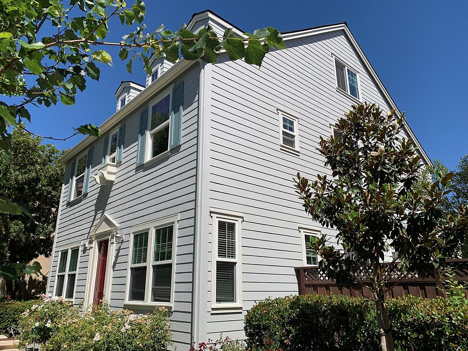 Side view of 801 East River Parkway