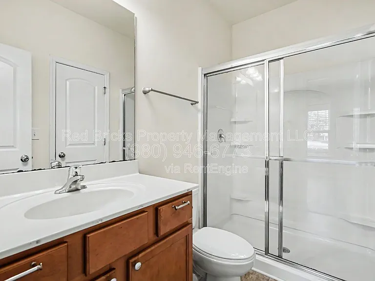 10420 Benfield Rd — Photo 21