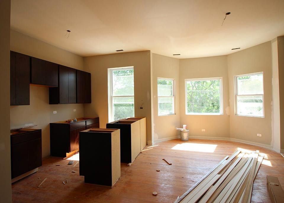 1st image of 3254 N Ravenswood Ave