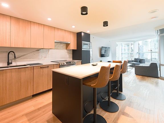 4th image of 1050 Burrard St