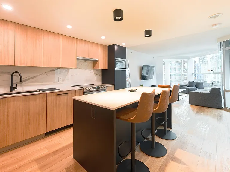 1050 Burrard St — Photo 4