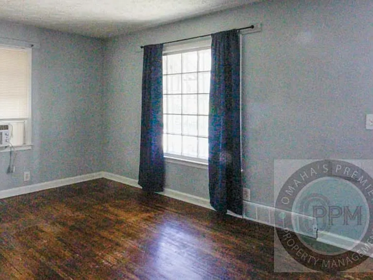 3305 N 55th St — Photo 3