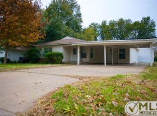 105 Oak Dr, Terrell, TX 75160