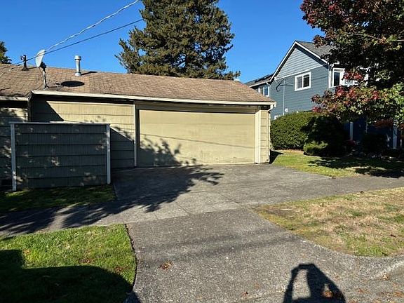 Attached 2 car garage