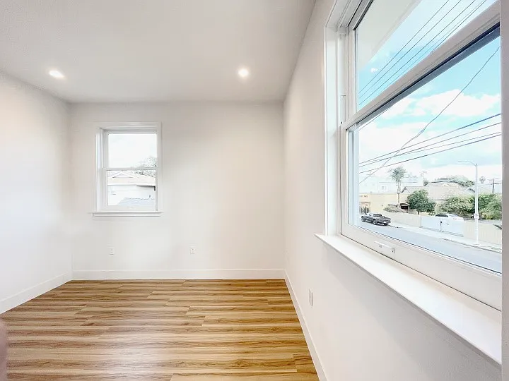 1325 W 24th St — Photo 32
