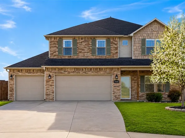 7233 Charlotte Ave, Springdale, AR 72762