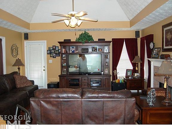 3rd image of 751 Stonehaven Chase