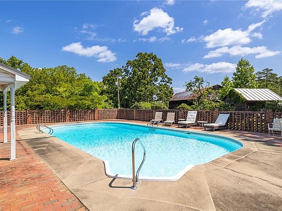 5th image of 326 Litwin Dr
