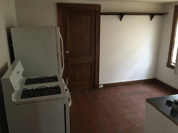 The kitchen is pleasant, with enough space for a kitchen tab