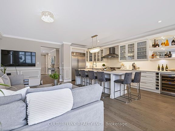 3rd image of 89 Sharonview Cres