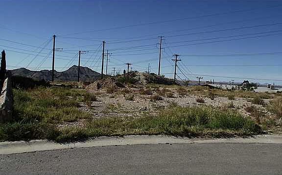 3rd image of 4687 Pistolero Ln