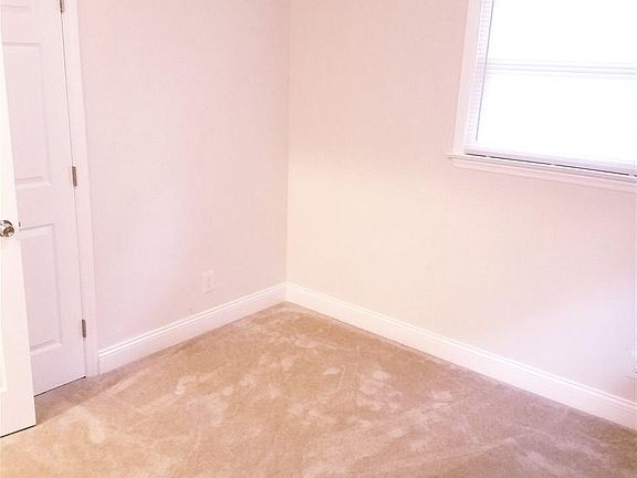 4th image of 3002 Nantuckett Ave