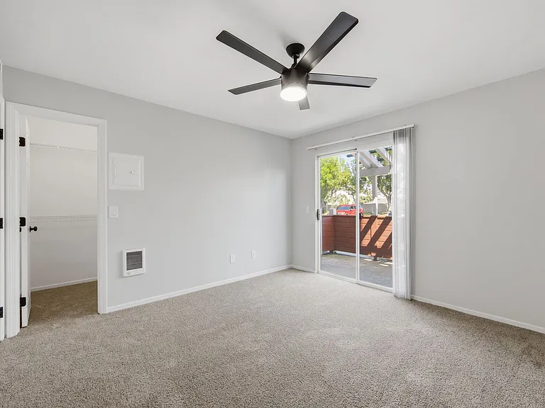Benchmark Apartments — Photo 9