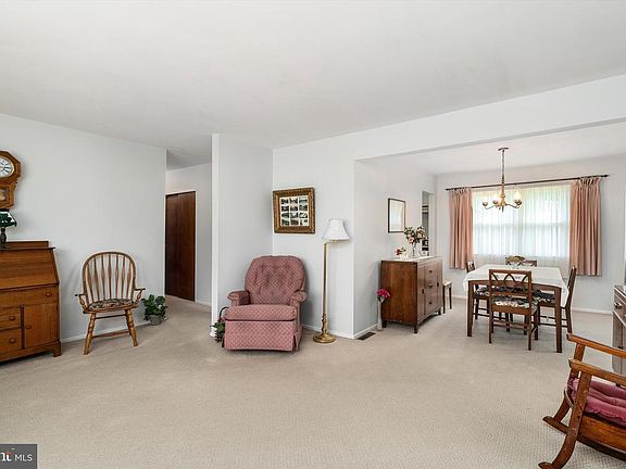 3rd image of 857 Estates Blvd
