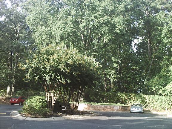 4th image of 208 Augusta Dr