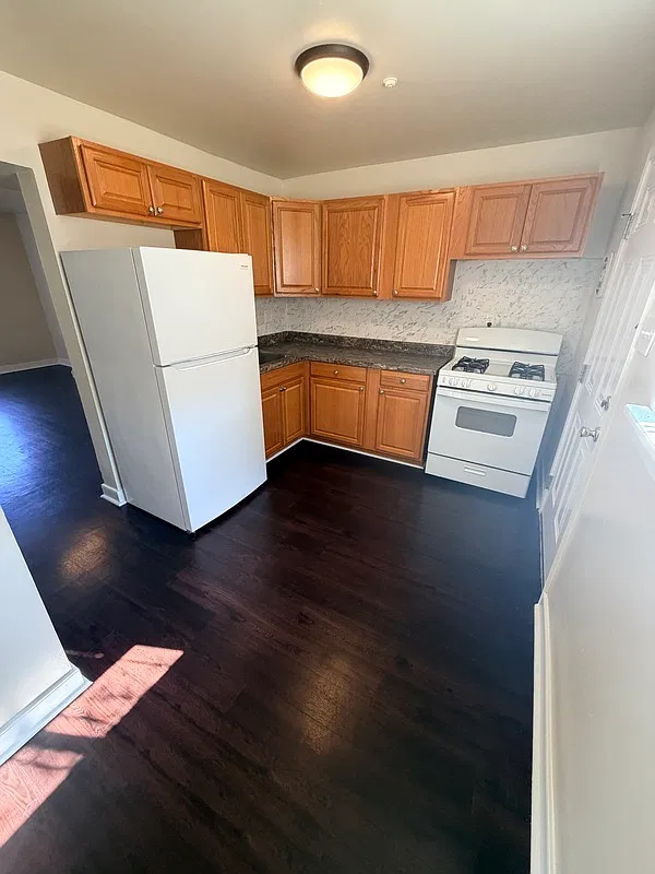 2 bed, 1.0 bath, $995 — Photo 3