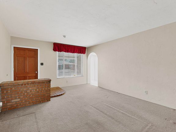 4th image of 5909 Hannett Ave NE