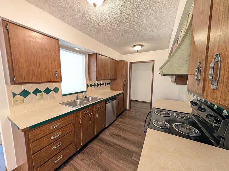 7323 S Canton Ave — Photo 5
