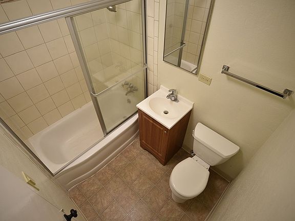 5th image of 2525 Stuart St APT 202
