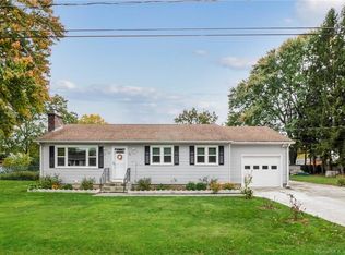 23 Fairview St, Killingly, CT 06239