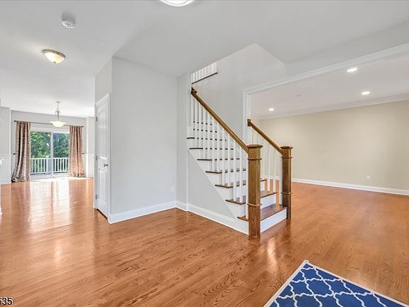 3rd image of 657 Foothill Rd