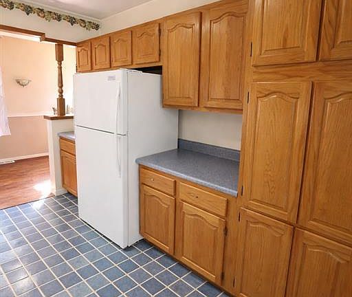 5th image of 850 Whittier St