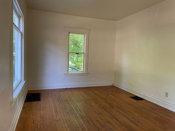 3rd image of 1408 Douglas Ave