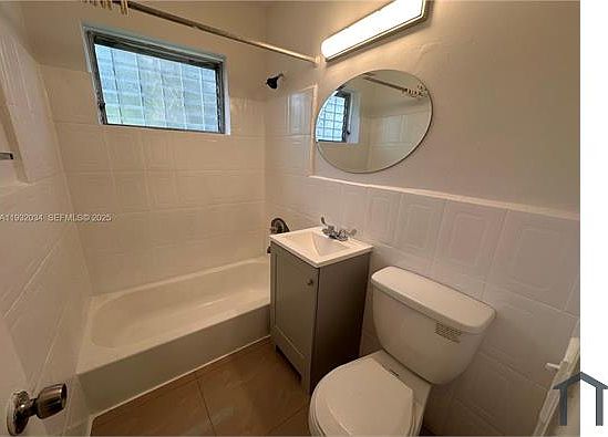 4th image of 150 NE 170th St